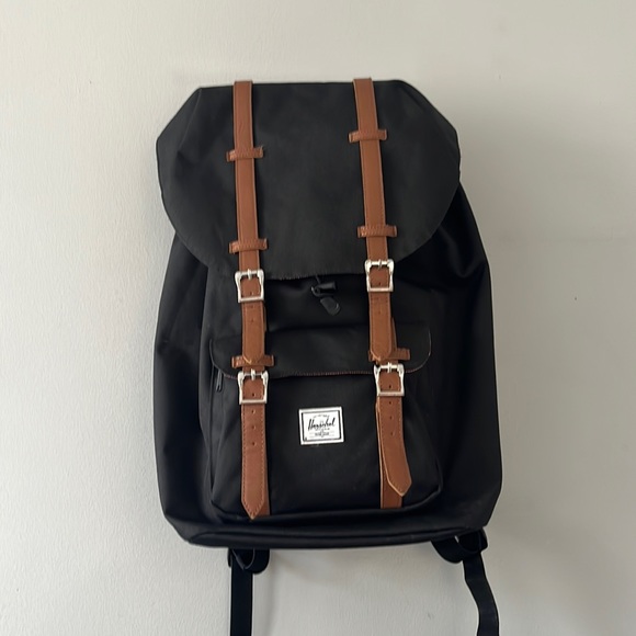 herschel american backpack Little America Mid Volume It has a capacity of 21L Herschel Little America Backpack 30L